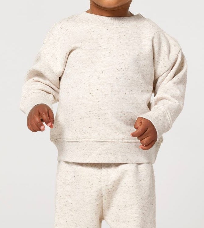 Details des Baby Sweatshirts in der Frontansicht