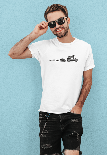 Mann mit Lederhose und weissem Camping T-Shirt 